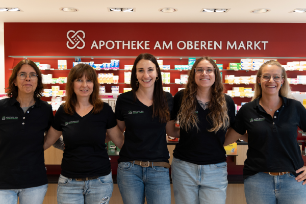 5 lächelnde Mitarbeiterinnen