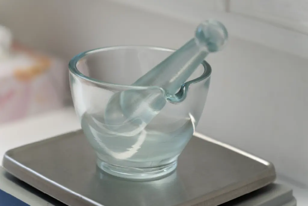 Reibschale mit Pistill aus Glas