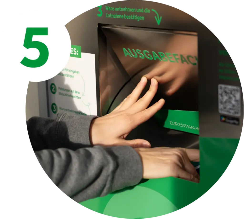 Schritt Fünf. Klappe des Abholautomaten wird geöffnet.